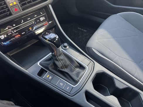 Certified 2025 Volkswagen Jetta Sport FWD image 24