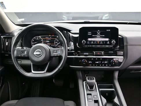 Used 2025 Nissan Pathfinder SV image 13