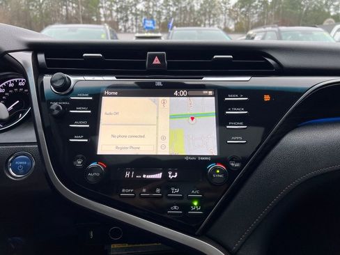 Used 2020 Toyota Camry XLE image 20