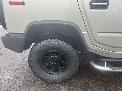 Used 2004 HUMMER H2 w/ Preferred Equipment Group image 11
