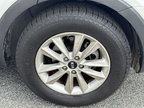 Used 2019 Kia Sorento FWD image 19