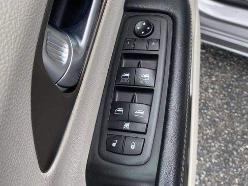 Used 2021 Chrysler Voyager Lxi FWD image 16