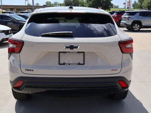 Used 2026 Chevrolet Trax RS w/ Sunroof Package FWD image 5