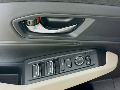 Certified 2025 Honda Accord SE image 19