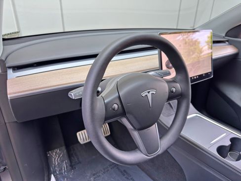 Used 2022 Tesla Model Y Performance image 14