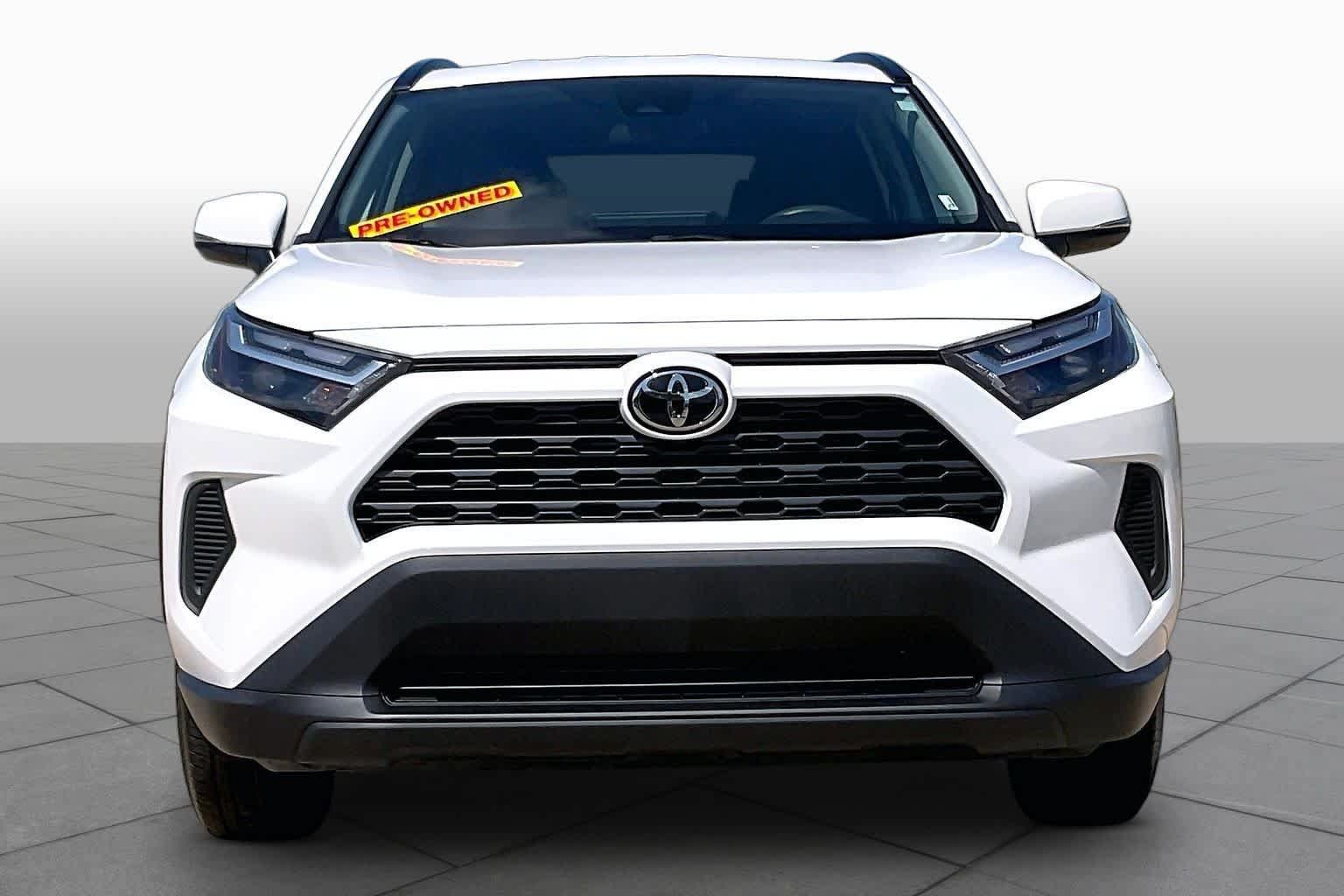 Used 2025 Toyota RAV4 XLE FWD image 4