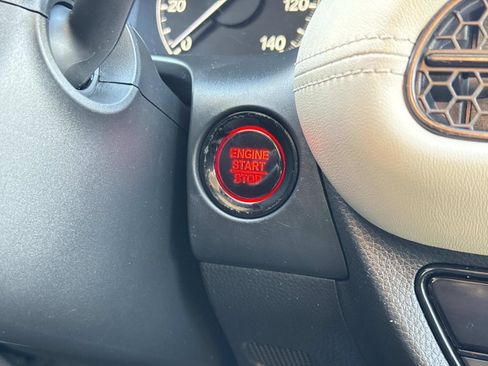 Used 2024 Honda HR-V LX image 13