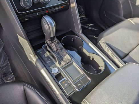 Certified 2023 Volkswagen Atlas Cross Sport SE w/ Panoramic Sunroof Package FWD image 23