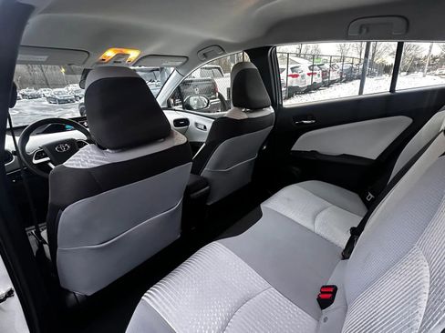 Used 2018 Toyota Prius Two image 20