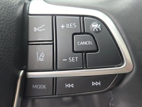 Certified 2024 Toyota Highlander XLE image 31