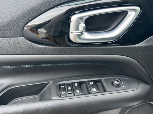 New 2026 Jeep Compass Latitude image 9