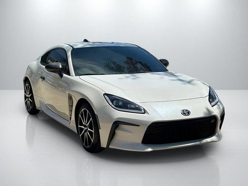 Used 2023 Toyota GR86 RWD image 3
