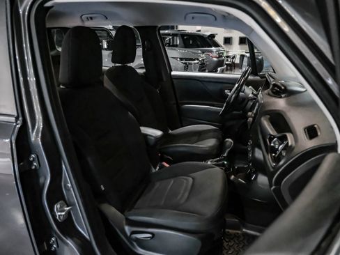 Used 2017 Jeep Renegade Altitude AWD/4WD image 31