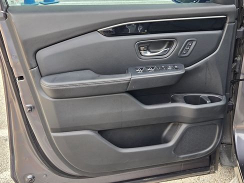 Used 2023 Honda Pilot Touring image 10