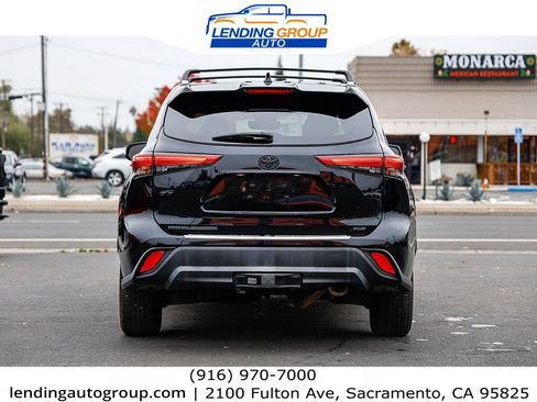 Used 2021 Toyota Highlander XLE image 3