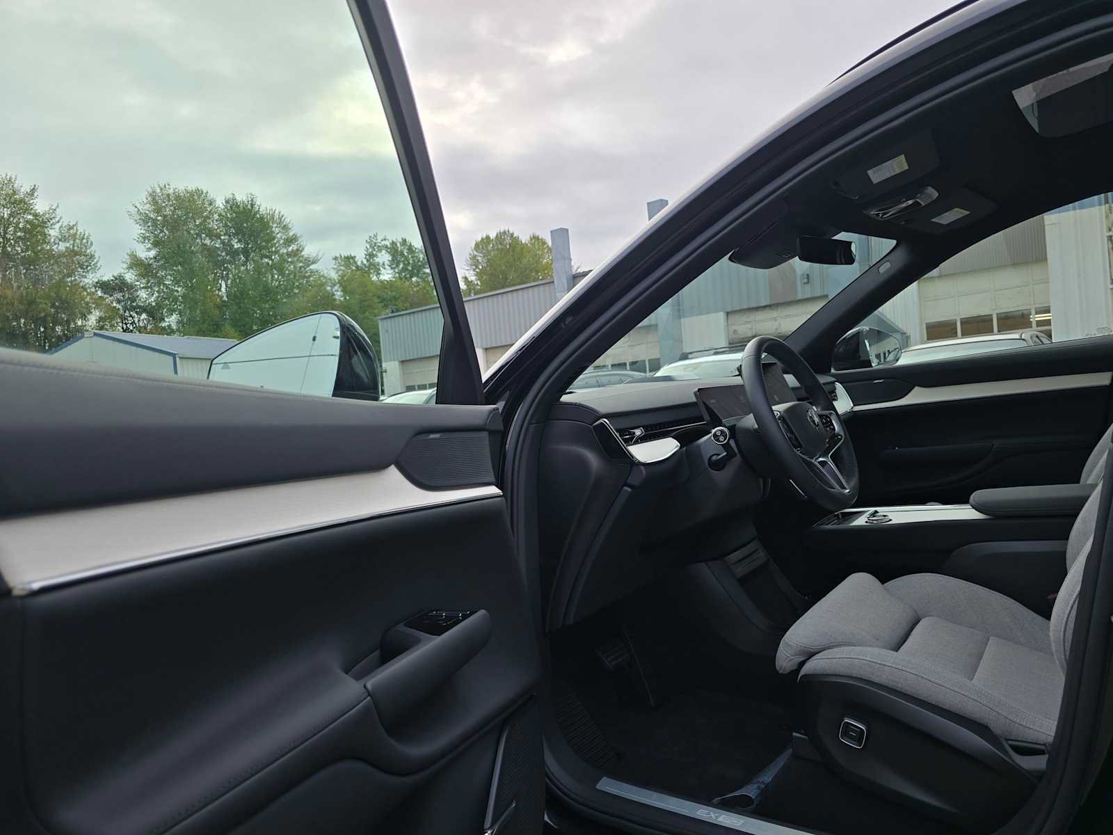 Certified 2025 Volvo EX90 Ultra AWD/4WD image 22