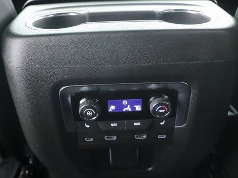 Used 2025 Chevrolet Suburban High Country AWD/4WD image 33