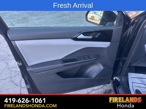 Used 2024 Volkswagen Taos SE image 11