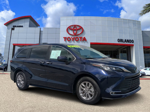 Certified 2024 Toyota Sienna XLE FWD image 1
