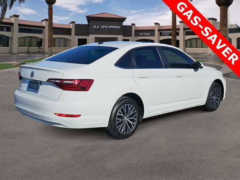 Used 2021 Volkswagen Jetta SE image 8