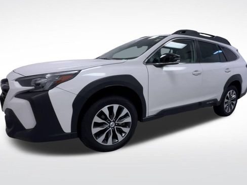 Used 2025 Subaru Outback Limited AWD/4WD image 4