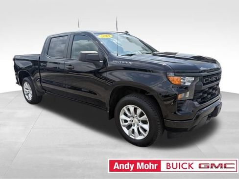 Used 2023 Chevrolet Silverado 1500 Custom AWD/4WD image 2