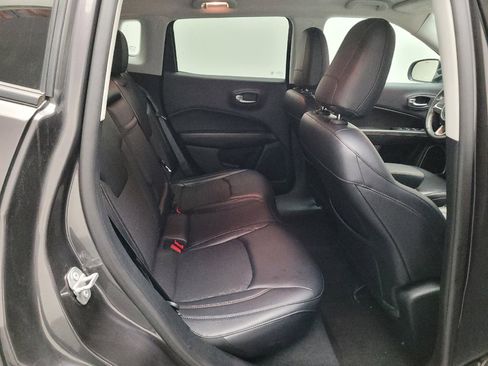 Used 2017 Jeep Compass Latitude w/ Safe & Security Group AWD/4WD image 19