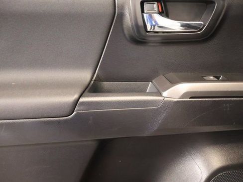 Certified 2019 Toyota Tacoma TRD Sport image 27