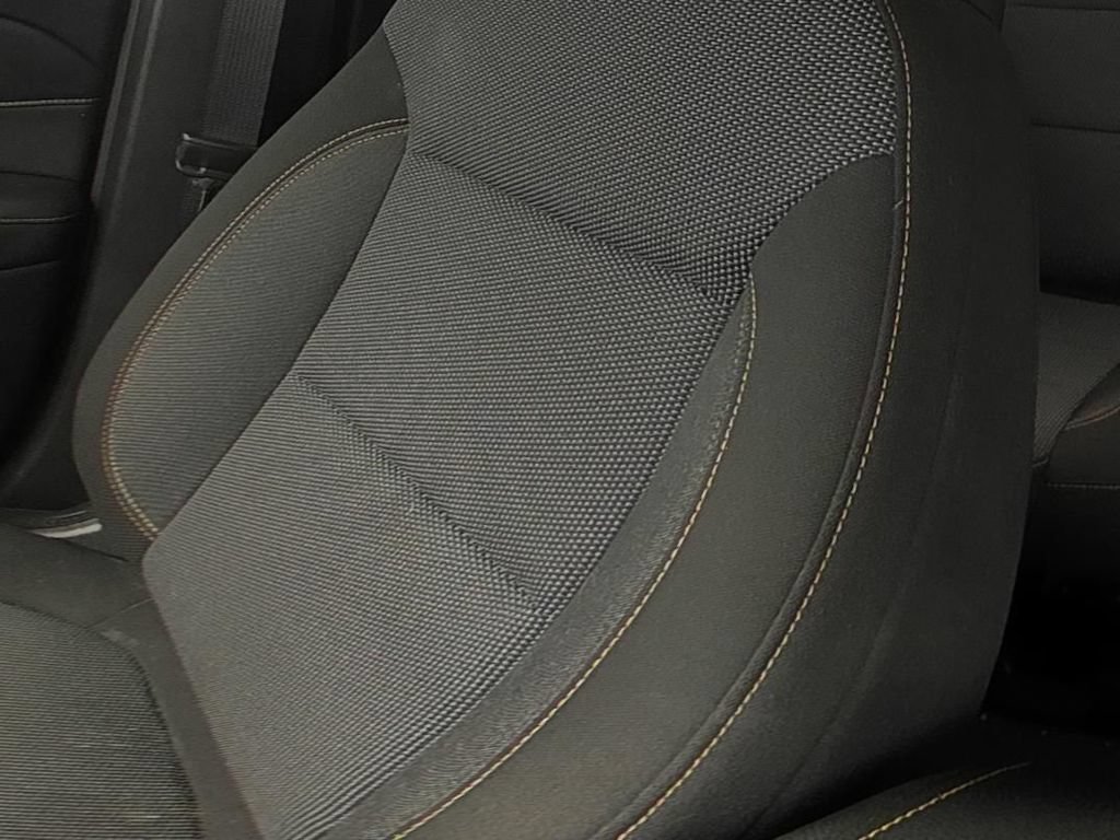 Used 2021 Chevrolet Traverse LS FWD image 12