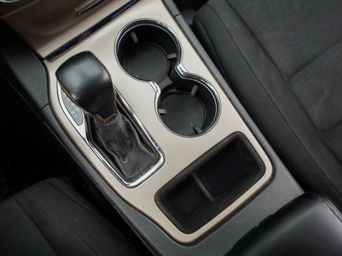 Used 2017 Jeep Grand Cherokee Laredo image 32