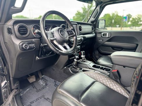 Used 2022 Jeep Wrangler Unlimited Sahara AWD/4WD image 15