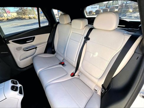 Used 2025 Mercedes-Benz GLC 300 4MATIC image 21