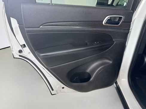 Used 2018 Jeep Grand Cherokee Limited image 26