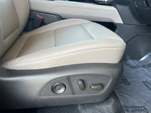 Used 2026 GMC Acadia Elevation w/ Elevation Premium Package FWD image 25