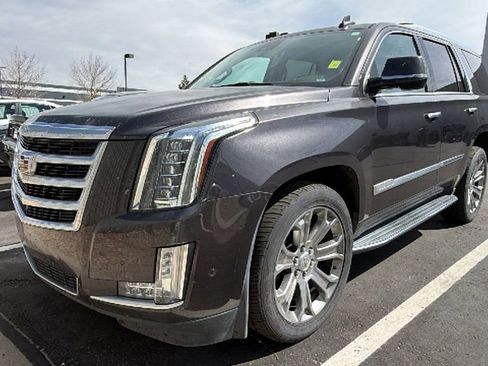 Used 2018 Cadillac Escalade Luxury image 4