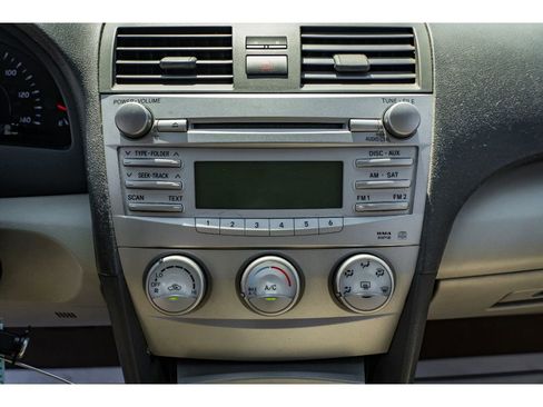 Used 2010 Toyota Camry LE image 15