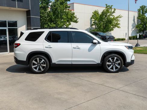 Used 2024 Honda Pilot Touring image 8