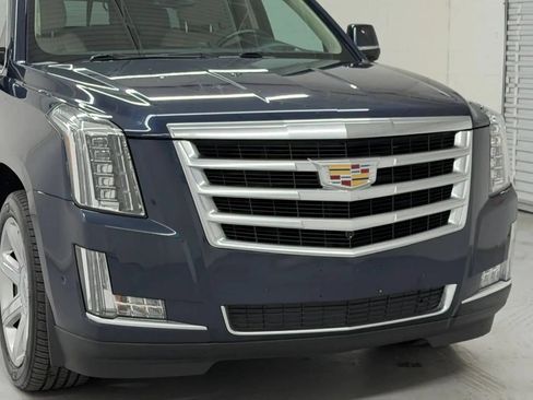 Used 2019 Cadillac Escalade Luxury RWD image 39