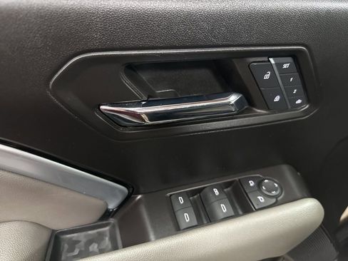 Used 2024 Chevrolet Colorado ZR2 w/ ZR2 Convenience Package III AWD/4WD image 17