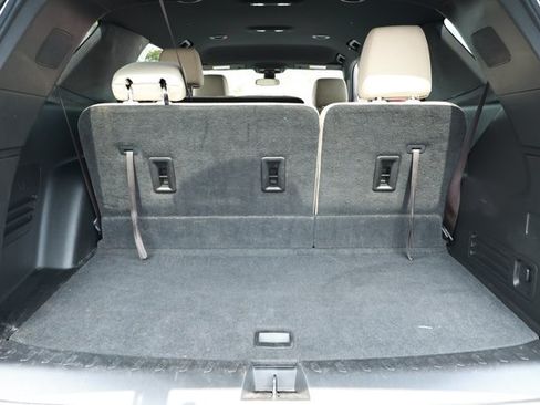 Used 2023 Chevrolet Traverse LS FWD image 9