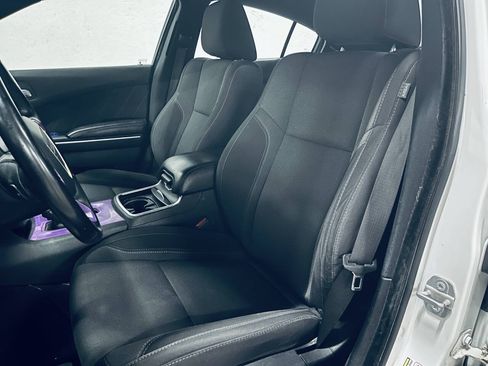 Used 2019 Dodge Charger SXT RWD image 18
