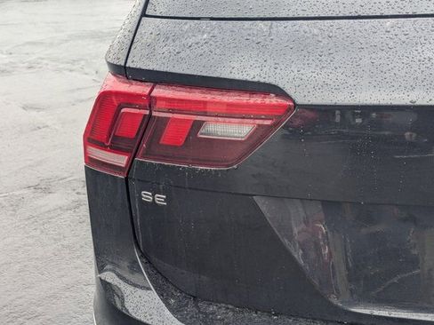 Used 2022 Volkswagen Tiguan SE w/ Panoramic Sunroof Package image 4