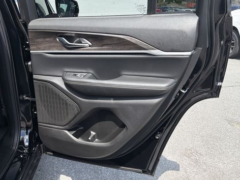 New 2026 Jeep Grand Cherokee Altitude AWD/4WD image 19