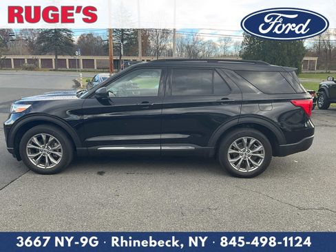 Certified 2022 Ford Explorer XLT w/ Equipment Group 202A image 7