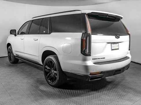 Used 2023 Cadillac Escalade ESV Sport AWD/4WD image 6