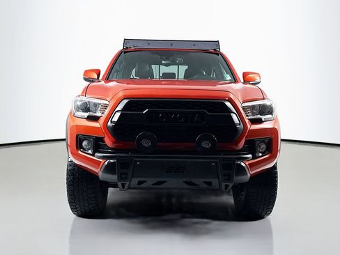 Used 2018 Toyota Tacoma TRD Off-Road image 2