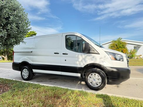 Used 2019 Ford Transit 250 130 Low Roof RWD image 4