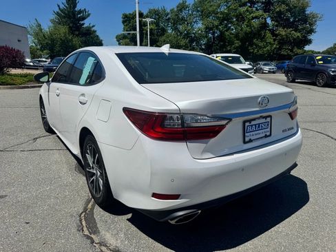 Used 2017 Lexus ES 350 w/ Luxury Package FWD image 4