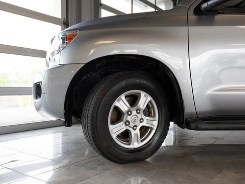 Used 2017 Toyota Sequoia SR5 AWD/4WD image 10
