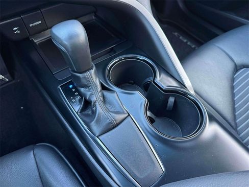 Used 2018 Toyota Camry SE image 30